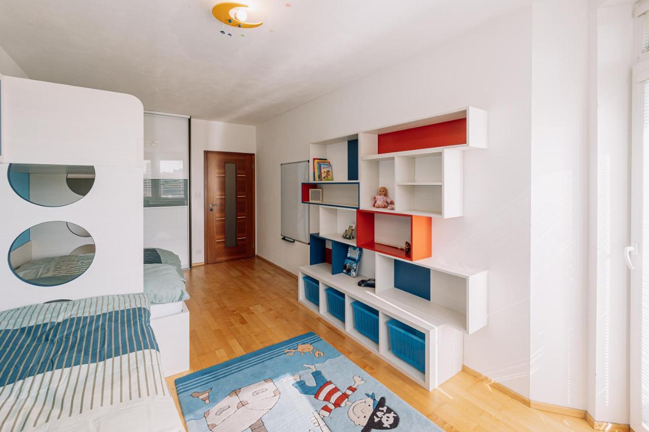 Apartment Family Bratislava Parking Slot Included! Exterior photo