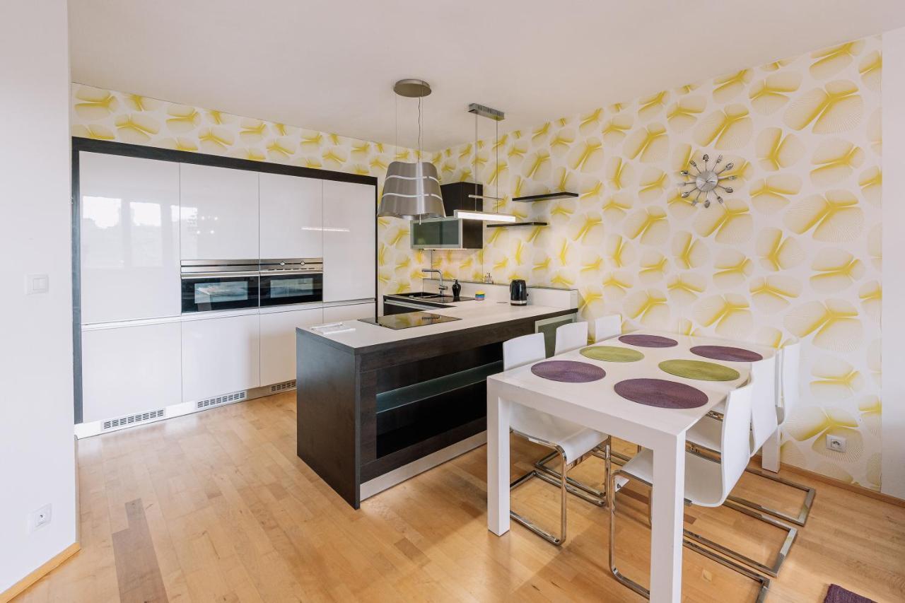 Apartment Family Bratislava Parking Slot Included! Exterior photo