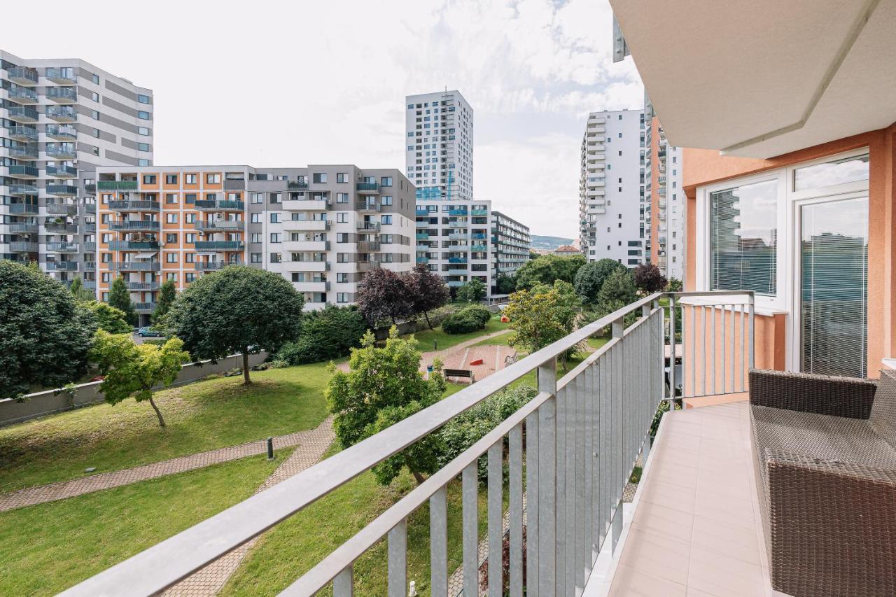 Apartment Family Bratislava Parking Slot Included! Exterior photo