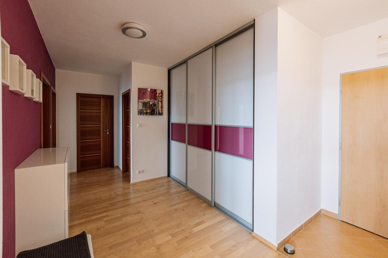 Apartment Family Bratislava Parking Slot Included! Exterior photo