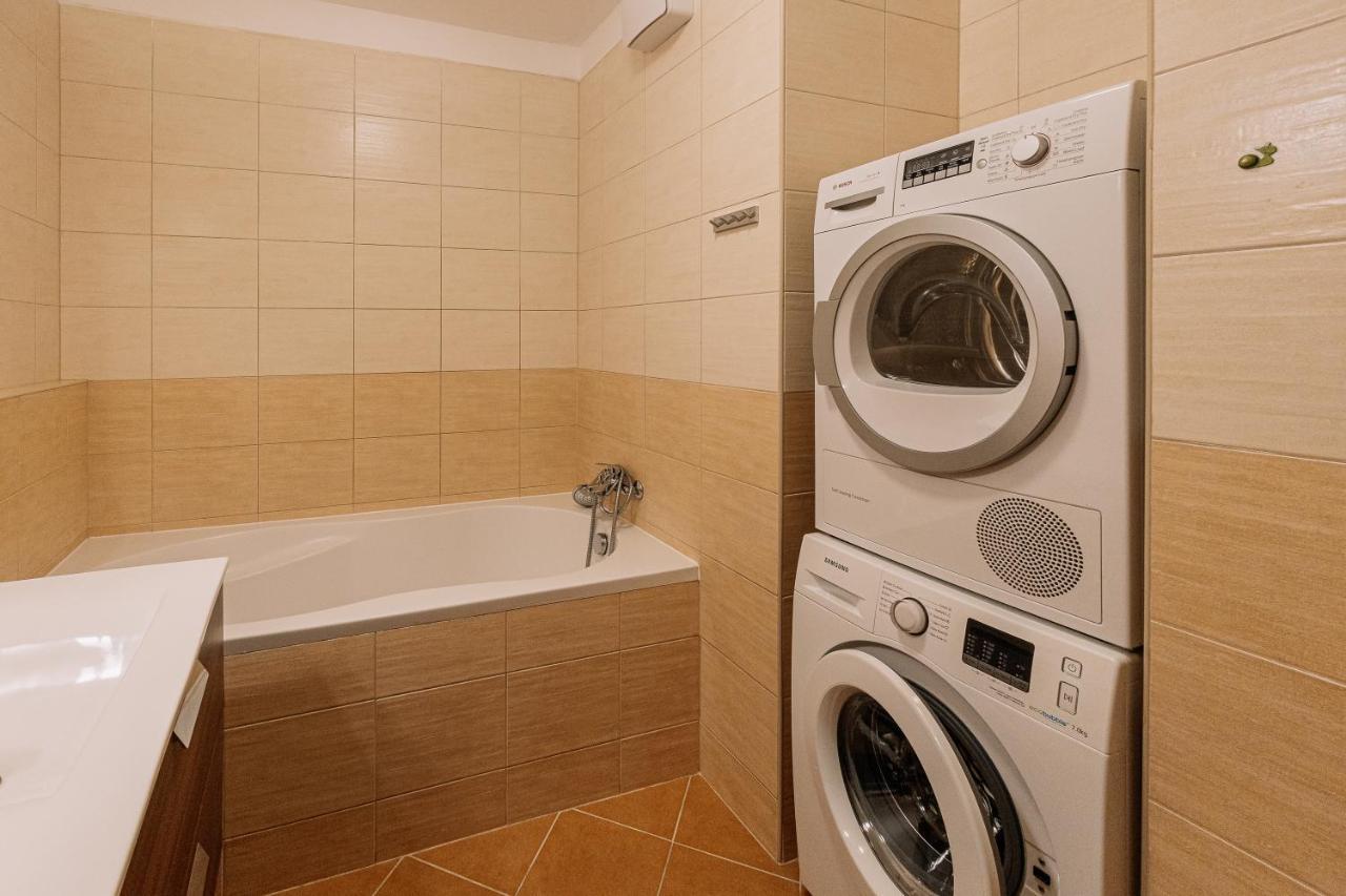 Apartment Family Bratislava Parking Slot Included! Exterior photo
